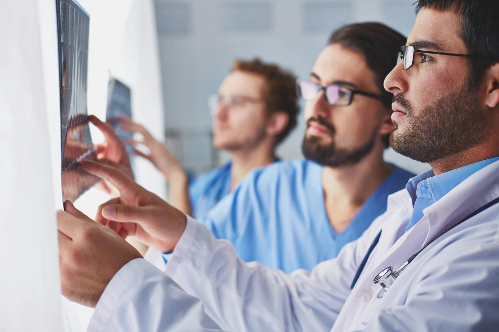 La estrategia de humanización de la medicina, según el profesor de cardiología el Dr. Manuel de la Peña